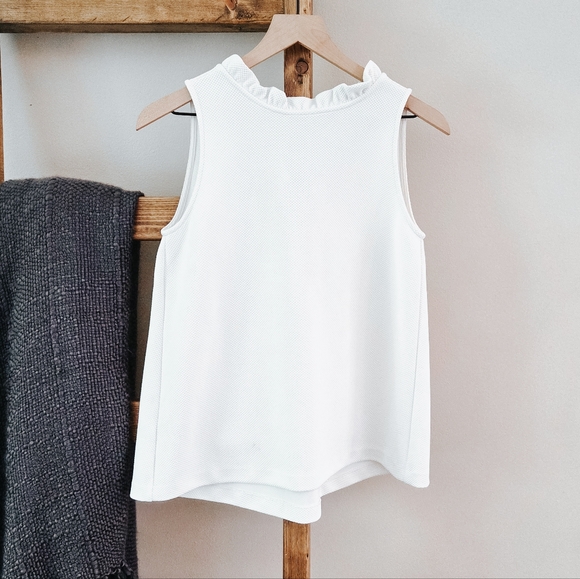 Ann Taylor Tops - Ann Taylor White Textured Sleeveless Blouse (Size XS)